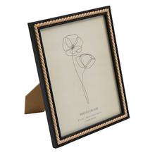 Čierny fotorámik s korálkami, rozmer 22x27cm.