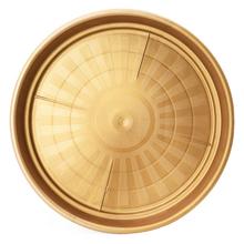 Zlatá okrúhla miska s priemerom 25 cm.