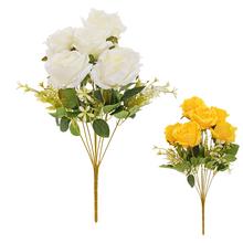 Kytica umelých ruží v mixe svetlých farieb.