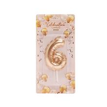 Tortová sviečka číslo 6 v zlatej farbe.