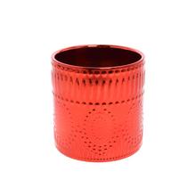 Červený keramický obal na kvetináče.