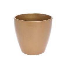 Zlatý kvetináč s hladkým povrchom.