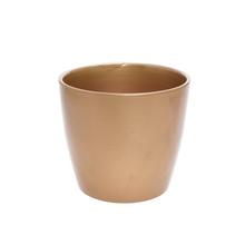 Keramický kvetináč v zlatej farbe.