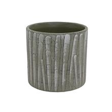 Zelený keramický kvetináč s textúrou.