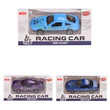 Modré a fialové autíčka v balení.