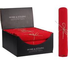 Červená šatka na vianočné dekorácie.