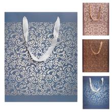 Darčeková taška M s rôznymi vzormi.