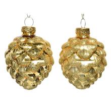 Sada sklenených vianočných gúľ v zlatej farbe.