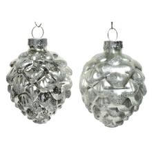 Sada sklenených vianočných ozdôb v striebornom prevedení.