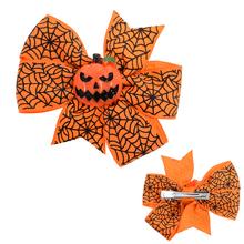 Oranžová tekvica s pavučinou na sponu do vlasov.