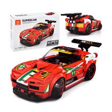 Červené športové auto z technických blokov s 164 dielikmi a nálepkami.