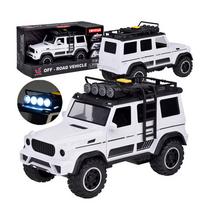 Terénne auto OFF-ROAD s gumovými pneumatikami a zvukmi svetla.