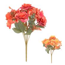 Kytica umelých ruží v jesenných farbách.