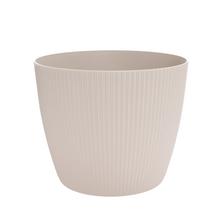 Okrúhly obal na kvetináč v béžovej farbe.