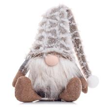 Sediaci látkový trpaslík s dlhým klobúkom a bielou bradou.