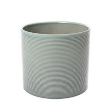 Obal v sage green farbe s jemným pruhovaným vzorom.