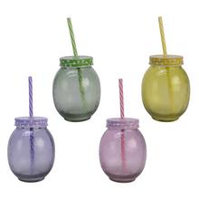 Pohár na vodu sklo so slamkou v štyroch farbách.