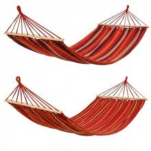 Hojdacia sieť z polyesteru a bavlny, vonkajšia, s pruhovaným dizajnom.