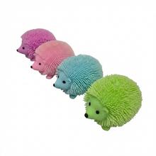 Antistresový ježko v rôznych farbách.