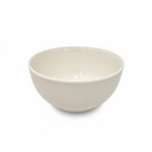 Biela miska s priemerom 14 cm.