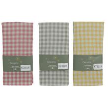 Obrus polyes volán v troch farbách: ružová, zelená a žltá.