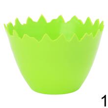 Dve okrúhle misky na vajcia v zelenej a žltej farbe.