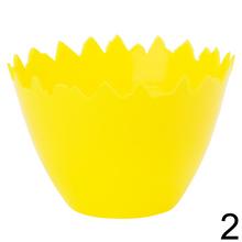 Dve okrúhle misky na vajcia v zelenej a žltej farbe.