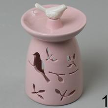 Aromalampa keramická s ružovým doplnkom v tvare vtáčika.