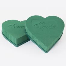 Srdce z aranžérskeho materiálu Florex, 20 cm, plné a mokré.