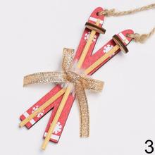 Drevené lyže na zavesenie s ozdobami