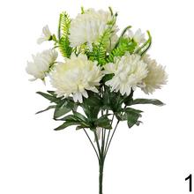 Kytica umelých chryzantém v mixe farieb.