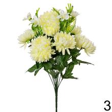 Kytica umelých chryzantém v mixe farieb.