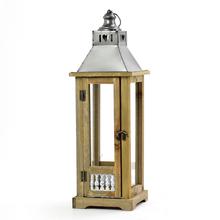 Hnedý lampáš s kovovým vrchom a sklenenými panelmi.