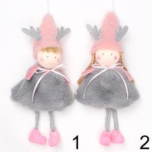 Závesný anjel mix s ružovými čiapkami a šedými šatami.