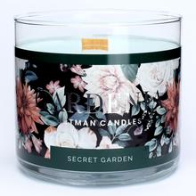 Malá zelená sviečka v skle s vôňou gardenie.