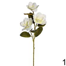 Umelé kvety magnólie v bielej a ružovej farbe.