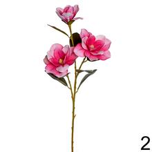 Umelé kvety magnólie v bielej a ružovej farbe.