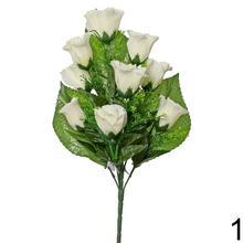 Kytica umelých ruží s deviatimi kvetmi v bielej a červenej farbe.