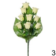 Kytica umelých ruží s deviatimi kvetmi v bielej a červenej farbe.