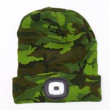 Čiapka Albacore kid v kamuflážnom vzore s LED svetlom.