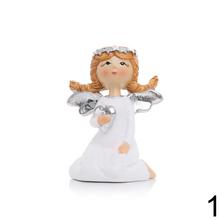 Dekoračný anjel so srdcom, biely, klačiaci.