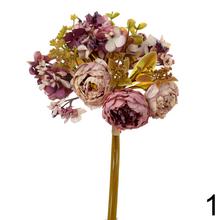 Kytica z umelých kvetov s pivonkami a hortenzijami v mixe farieb.