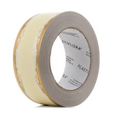 Smútočná stuha v krémovej a zlatej farbe.