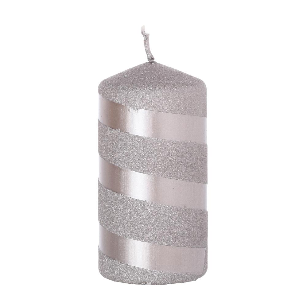 Vianočná sviečka s metalickými pruhmi v šampanskom odtieni.