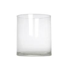 Priehľadná sklenená váza s valcovým tvarom.