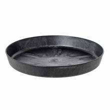 Čierna okrúhla miska z betónu s priemerom 19,7 cm a výškou 2,9 cm.