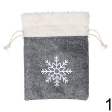 Vianočné vrecúška s vločkami v mixe farieb.