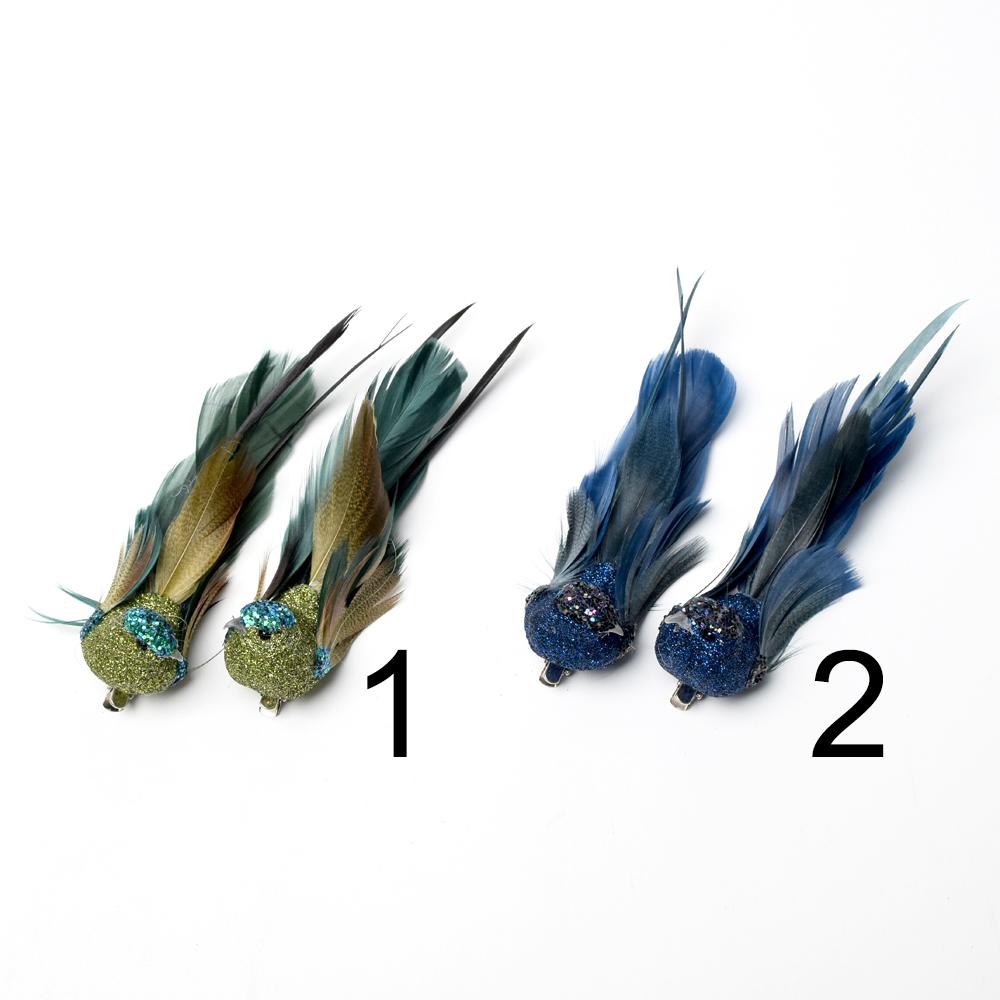 Dekoračný vtáčik na štipci v modro-zelených farbách s perím.