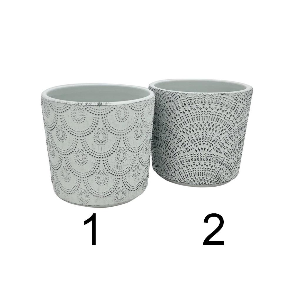 Dva keramické kvetináče s dekoratívnym vzorom.