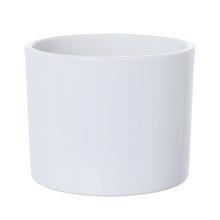 Biely keramický obal na kvety s priemerom 36 cm.